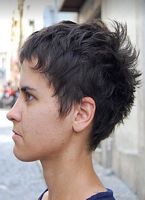 cieniowane fryzury krótkie - uczesanie damskie z włosów krótkich cieniowanych zdjęcie numer 69B